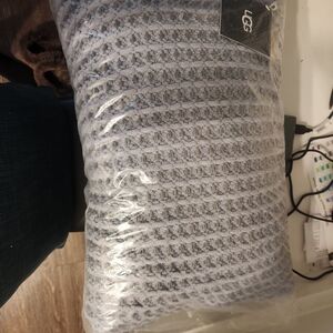 UGG NWT Janette Oblong Gray Waffle Knit Pillow